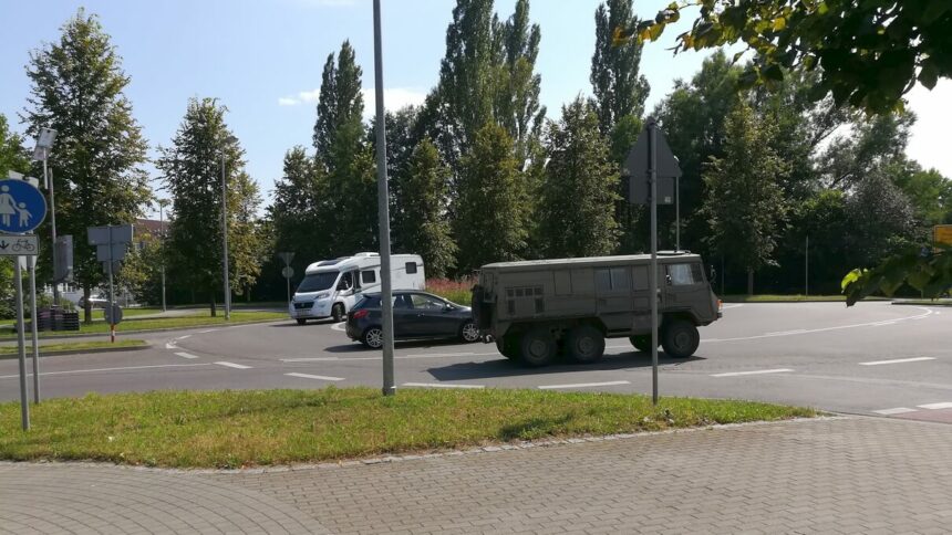 Döbele-Kreisel, Armeefahrzeug am 21.7.2020 (c) Harald Borges
