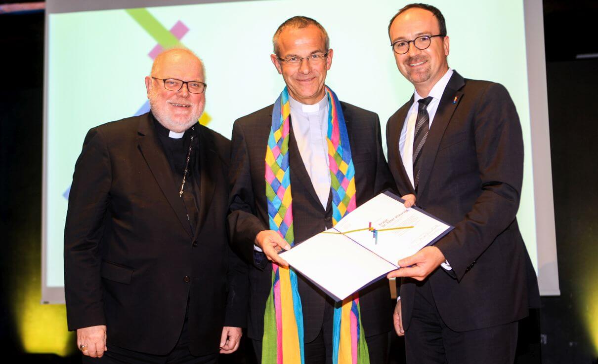 Kardinal Marx, Prälat Dr. Klasvogt und Oberbürgermeister Uli Burchardt bei der Verleihung des Konstanzer Konzilspreises am 5. November 2017 © M. Borra via Wikipedia