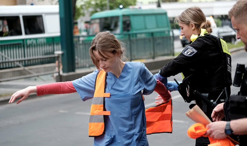 Letztegeneration Berlin 23 05 23 ©jonas Gehring Tiny