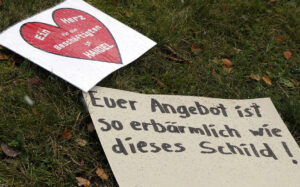 Schilder Tarifkampf Handel Konstanz 25.11.23 ©pitwuhrer