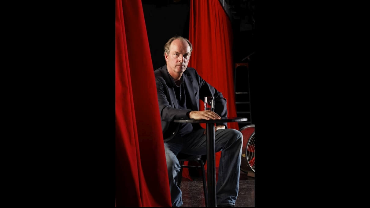 Herbert Knaup rezitiert in der Stadthalle Singen Albert Camus © Stefan Nimmesgern