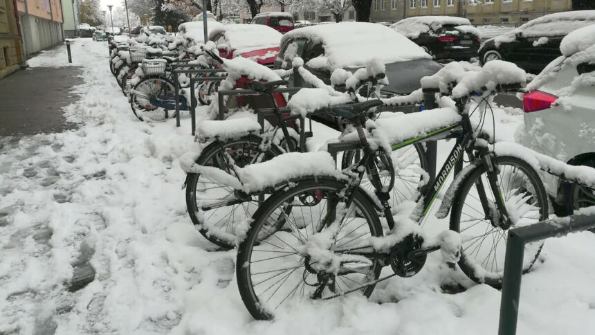 Symbolbild Fahrradparken, Abstellanlage, Paradies 2.12.2023 © Harald Borges