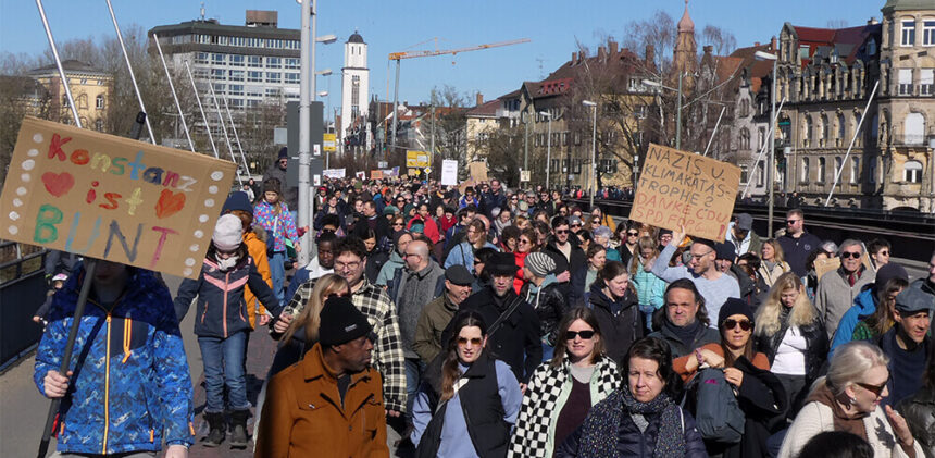 Brandmauer Demo Konstanz Rheinbrücke 24 02.25 © Pit Wuhrer